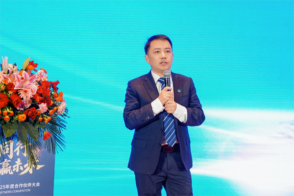 1764837736183228.jpg 03邹学文报告(特写).jpg