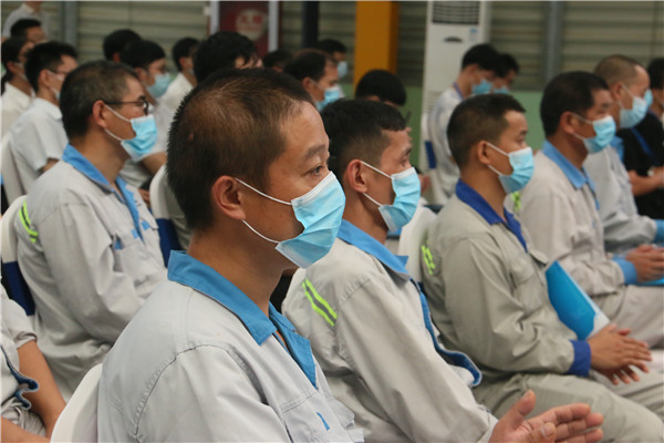 1630481513706859.jpg 员工聆听演讲_副本.jpg